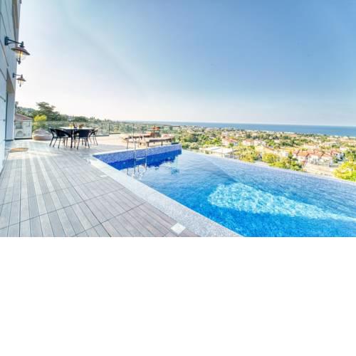 Spectacular Villa In Kyrenia