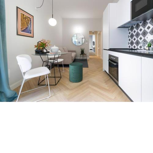 Sphera Bologna, Design Suite under the Two Towers