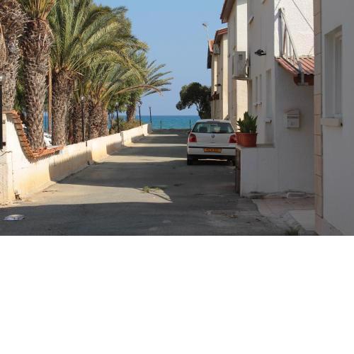 Spiros Seaside Holiday Home