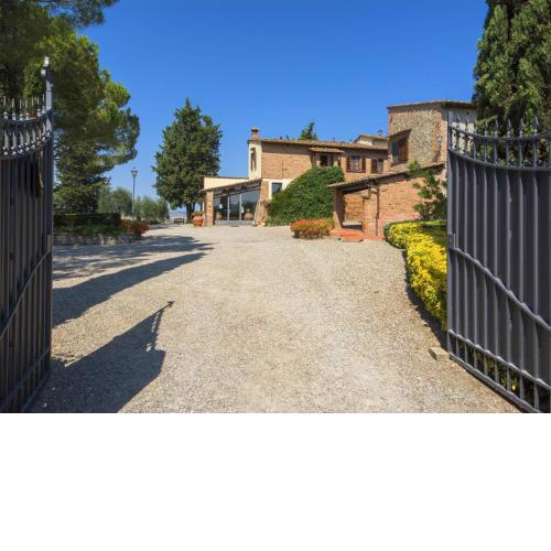 Splendid Farmhouse in Castelfiorentino with Garden