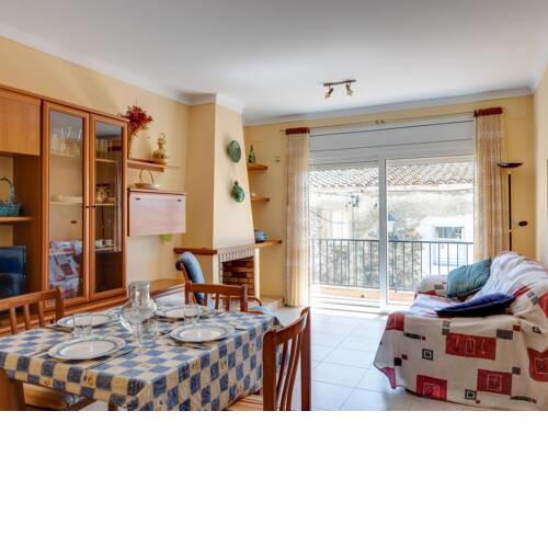 Splendid Mansion in Palau-Saverdera near Sea