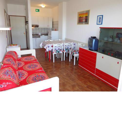 Splendid sea view two-room apartment with swimming pool