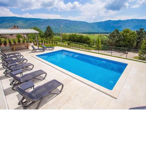 Splendid Villa in Krsan with Swimming Pool