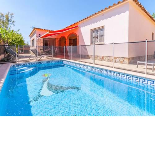 Splendid Villa with Private Swimming Pool in Costa Brava