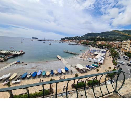 Splendida mansarda fronte spiaggia la Boheme