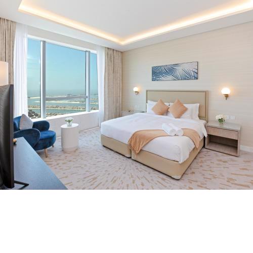 St Regis Living and Panoramic Views - High floor