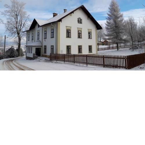 Stará škola v Dolní Hedeči