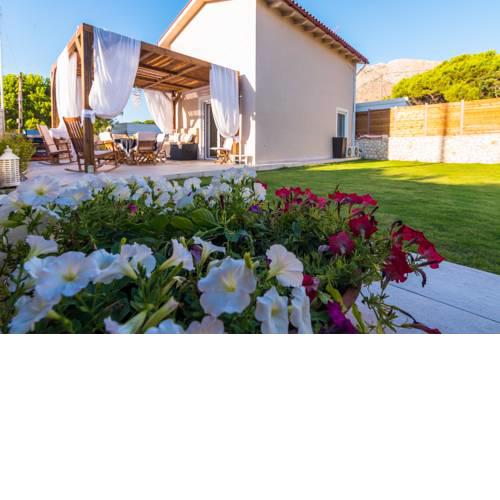 Stavros Beach Garden Villa