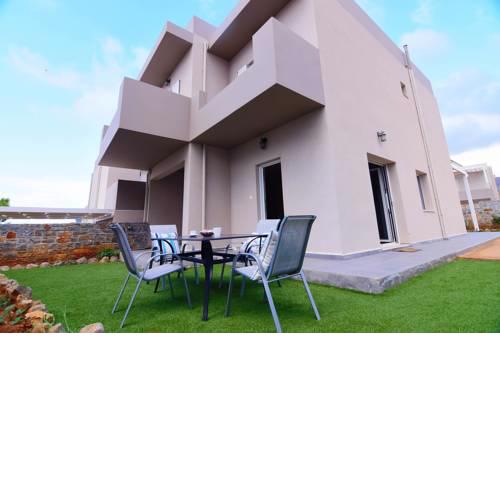 Stay at this wonderful 3 bedroom villa with its own pool perfect for relaxation.