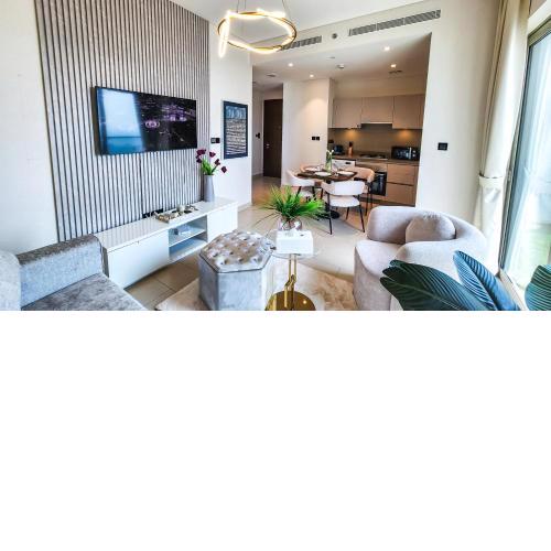 STAY Beguiling 1BR Holiday Home near Burj Khalifa