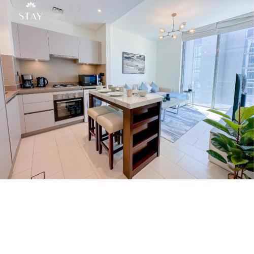 STAY Euphoric 1BR Holiday Home Near Burj Khalifa
