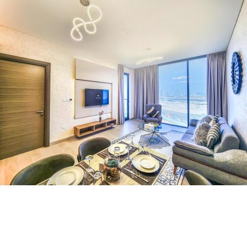 STAY Exciting 1 BR Holiday Home near Burj Khalifa