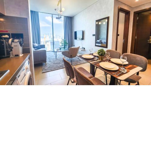 STAY Extravagant 2BR Holiday Home near Burj Khalifa