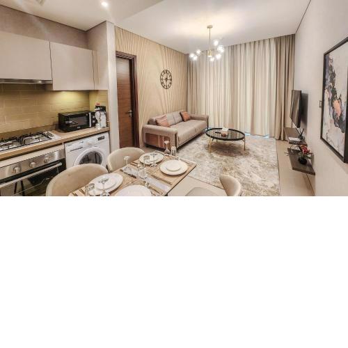 STAY Fashionable 2BR Holiday Home near Burj Khalifa