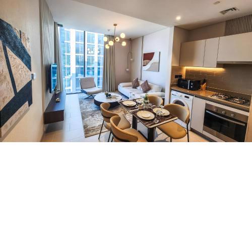 STAY Glamorous 1 BR Holiday Home near Burj Khalifa