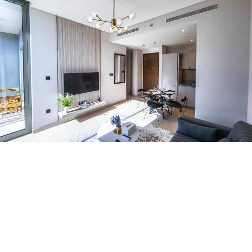 STAY Glistening 1BR Holiday Home near Burj Khalifa