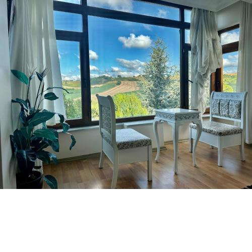 Stay in nature-5 mins to airport
