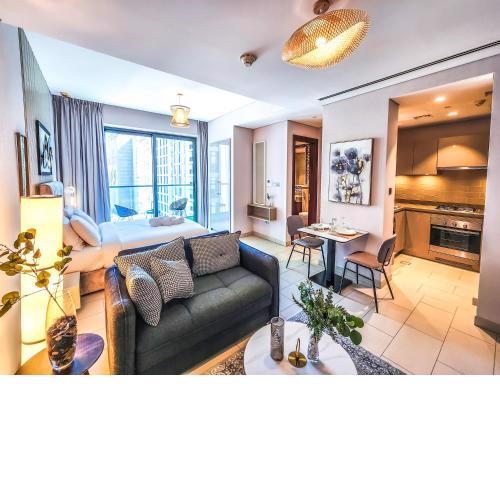 STAY Incredible Studio Holiday Home near Downtown