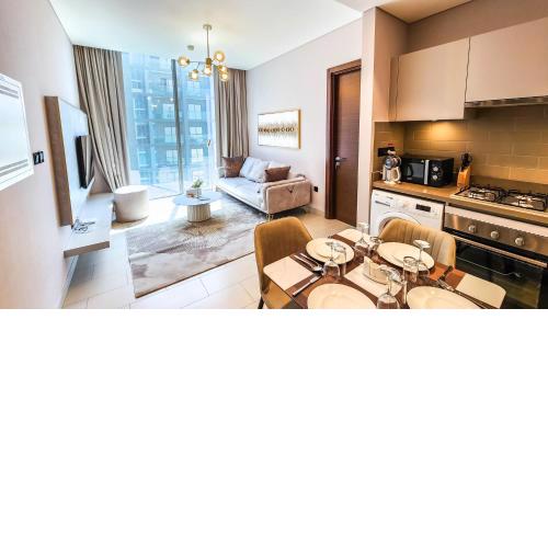 STAY Luscious 2BR Holiday Home near Burj Khalifa