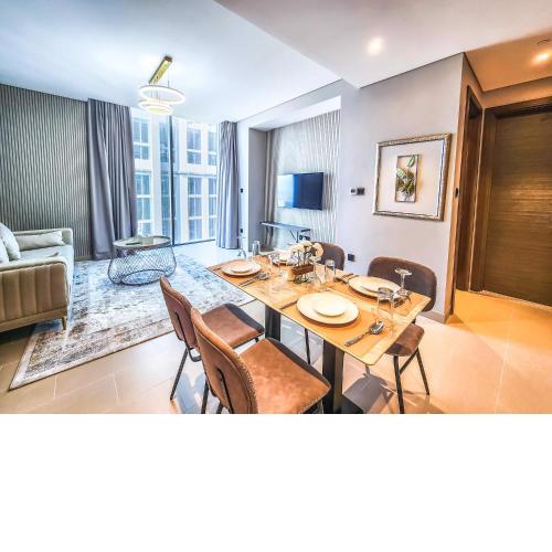 STAY Majestic 2BR Holiday Home near Burj Khalifa