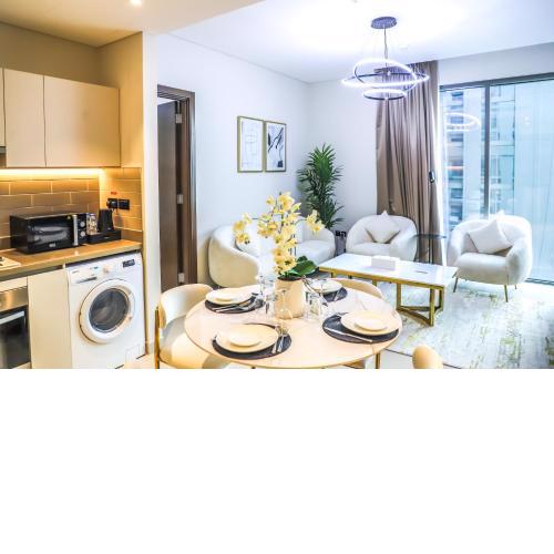 STAY MindBlowing 2 Bedroom Holiday Home with Close View of Burj Khalifa