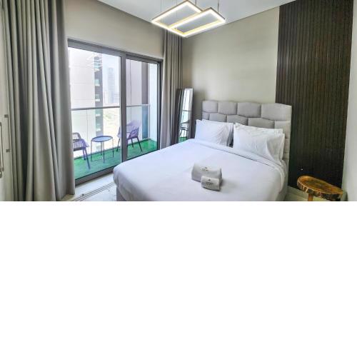 STAY Rapturous 1 BR Holiday Home near Burj Khalifa