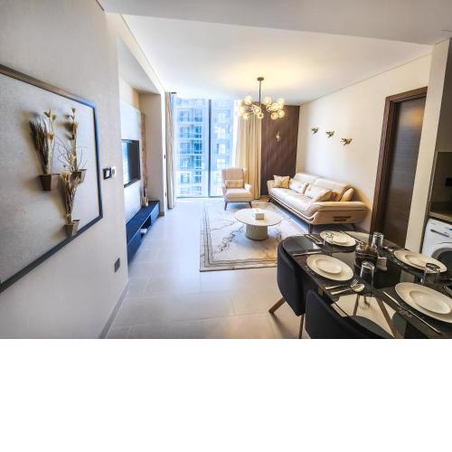STAY Remarkable 2BR Holiday Home near Burj Khalifa