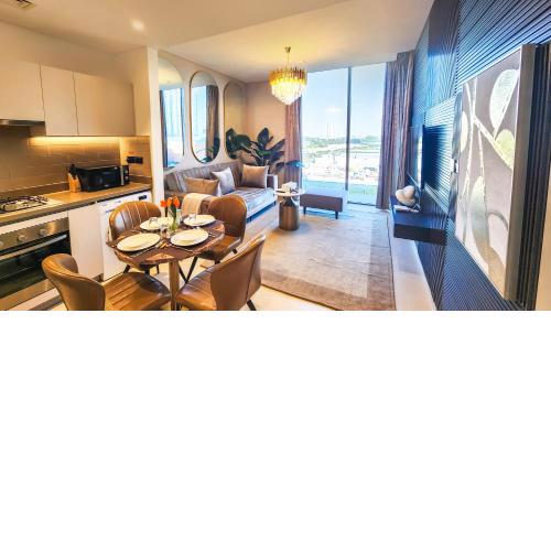 STAY Scintillating 1BR Holiday Home near Downtown