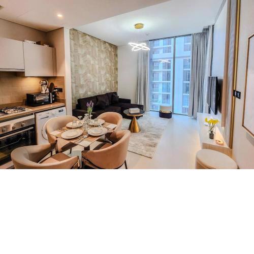 STAY Splendiferous 1BR Holiday Home near Downtown