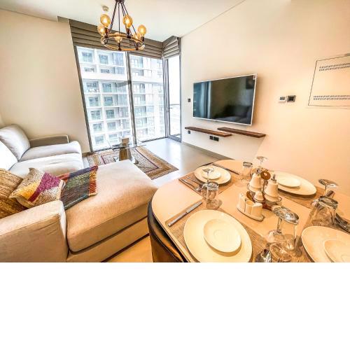 STAY Stunning 1 Bedroom Holiday Home Near Burj Khalifa