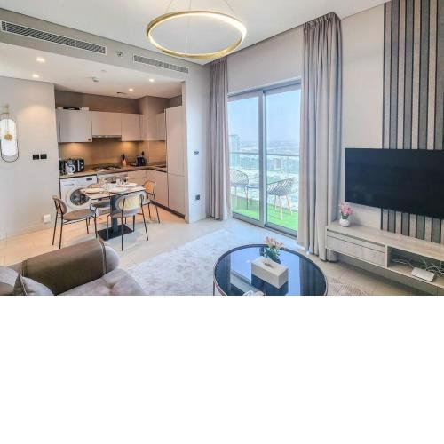 STAY Tantalizing 1BR Holiday Home near BurjKhalifa