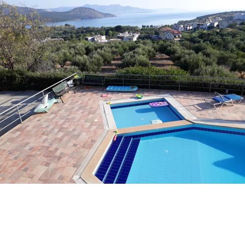 Stelios Apartments