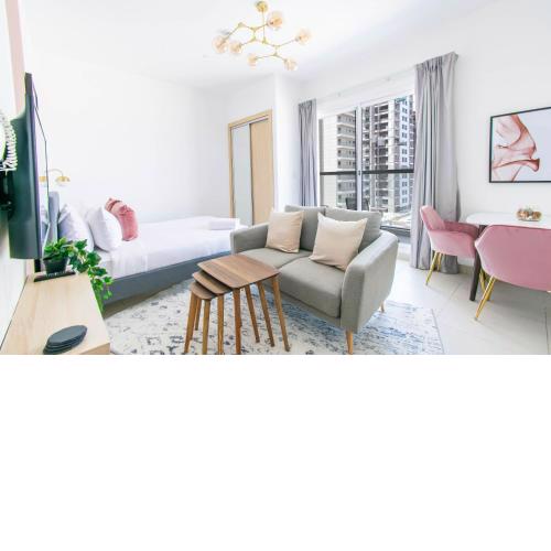Stella Stays Elegant Studio Dubai JVC Private Balcony