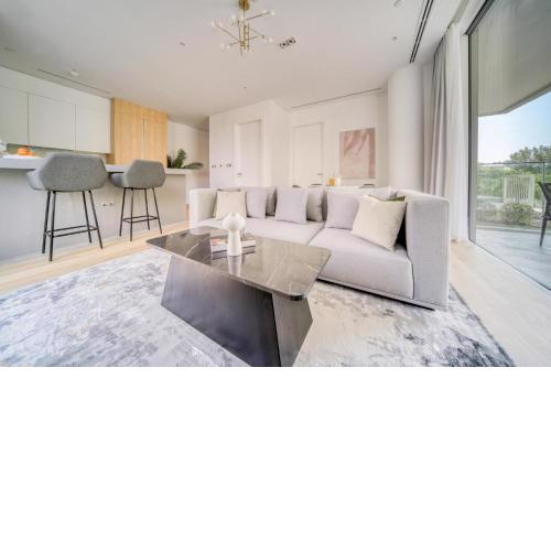 Stella Stays Modern 1BDR Barari