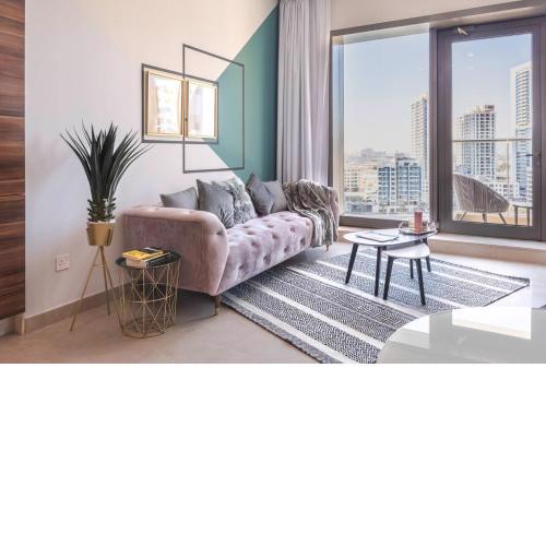 Stella Stays Stylish 1 BDR Dubai JBR Beach Netflix