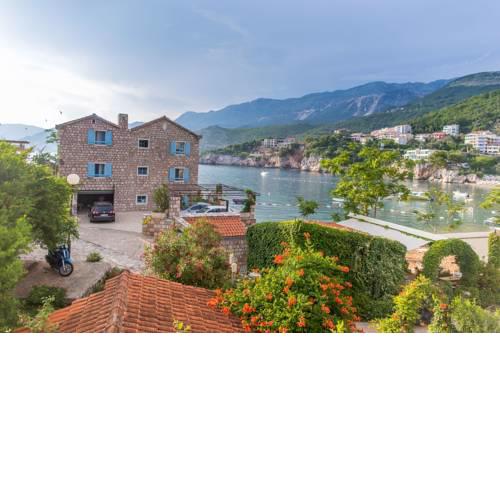 Stone Beach Apartments