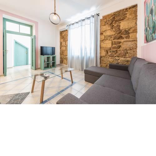 Stone-Built Kerameikos Hideaway