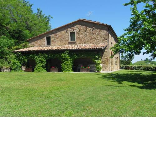 Stone house in the green rolling hills of the Apennines with garden