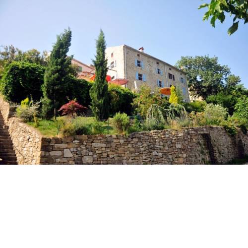 Stone house with garden -Motovun