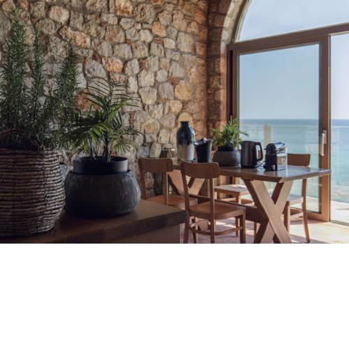 Stone Luxury Suites - Adults Only