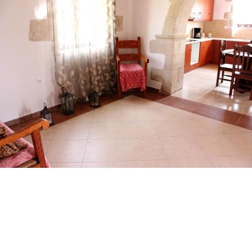 Stone & Wood Villa, 10min from the beach!