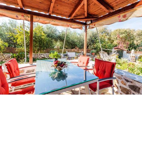 Stoupa Garden Retreat - Comfy Summer Escape