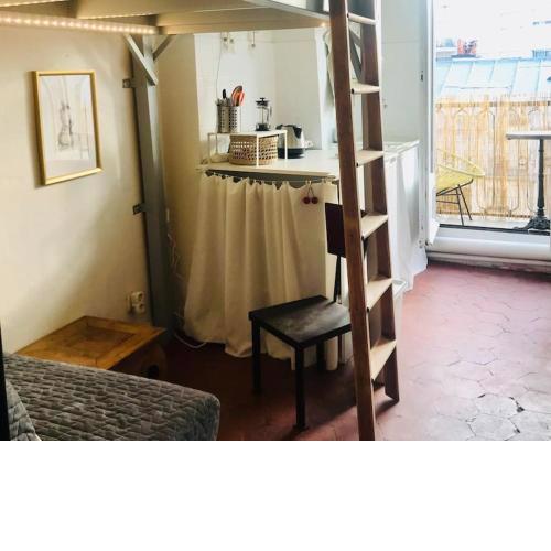 Studette avec balcon - Colonel Fabien