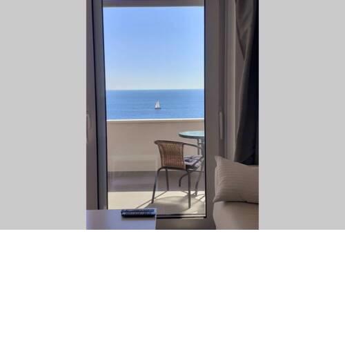 Studio 87 elegant studio apt with a nice sea view