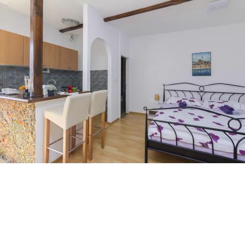 Studio apartman Ela