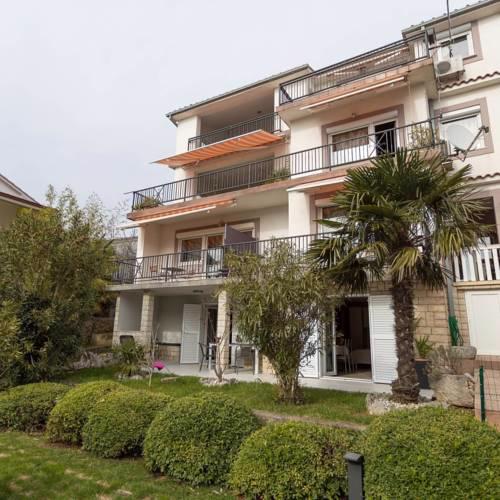 Studio Apartment in Crikvenica with Sea View, Terrace, Air Conditioning, Wi-Fi (4631-2)
