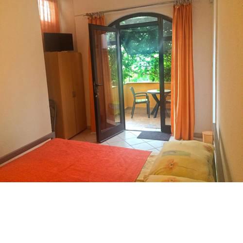 Studio Apartment in Lopar with Balcony, Air Conditioning, Wi-Fi (4842-5)