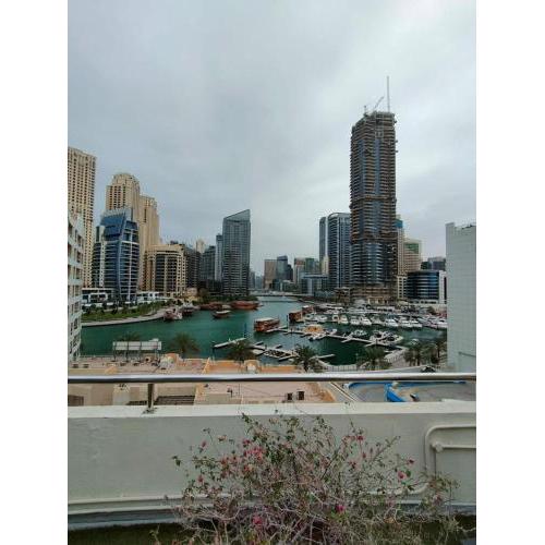 studio apartment Near the metro Dubai marina