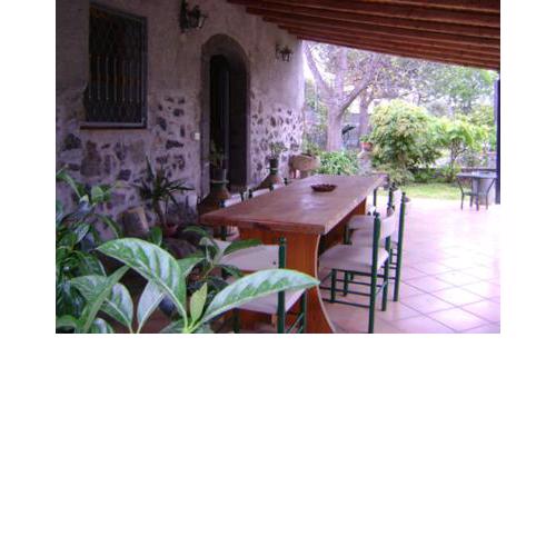 Studio Apartment with garden and free parking