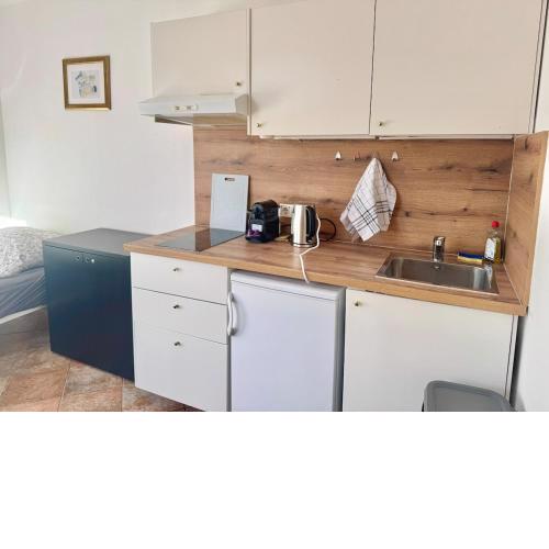 Studio Apartment with Parking & Fitness Room